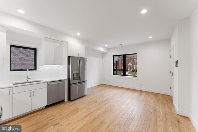 Foto del edificio - 2217 40th St NW