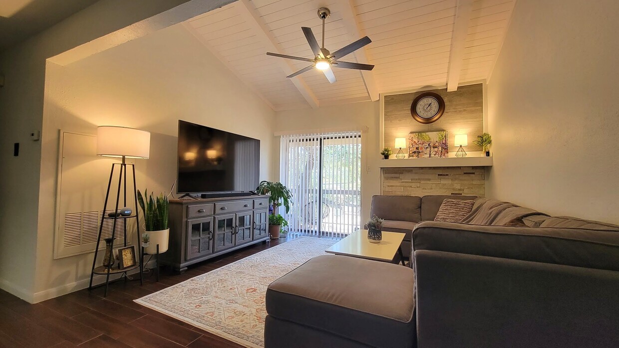 Living room - 8600 Fathom Cir