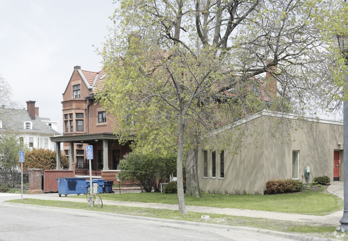 Building Photo - 236 Clifton Ave