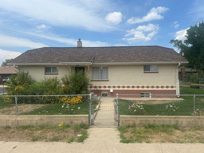 Building Photo - 3 Bedroom Home in Frederick - Available Now!