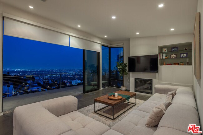 Foto del edificio - 8634 Franklin Ave