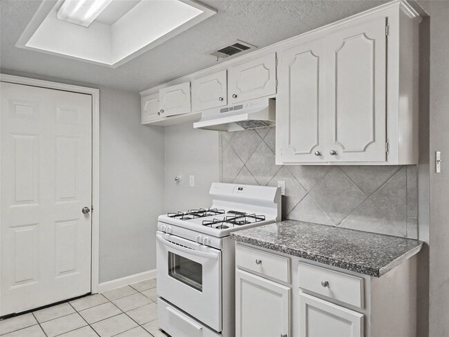 Building Photo - 9119 Glenbury Dr