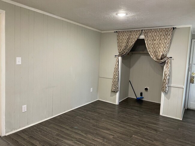 Foto del edificio - 3 BED, 1 BATH BRICK HOME LOCATED IN TROY