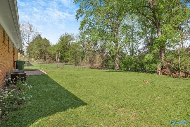 Building Photo - 2622 Thornhill Rd NW
