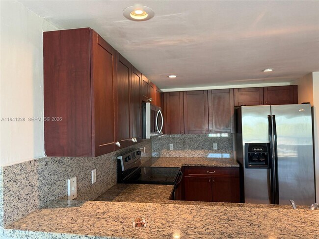 Foto del edificio - 2740 SW 28th Terrace