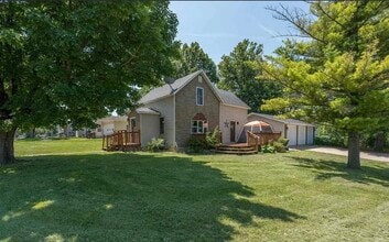 Building Photo - 415 8th St N