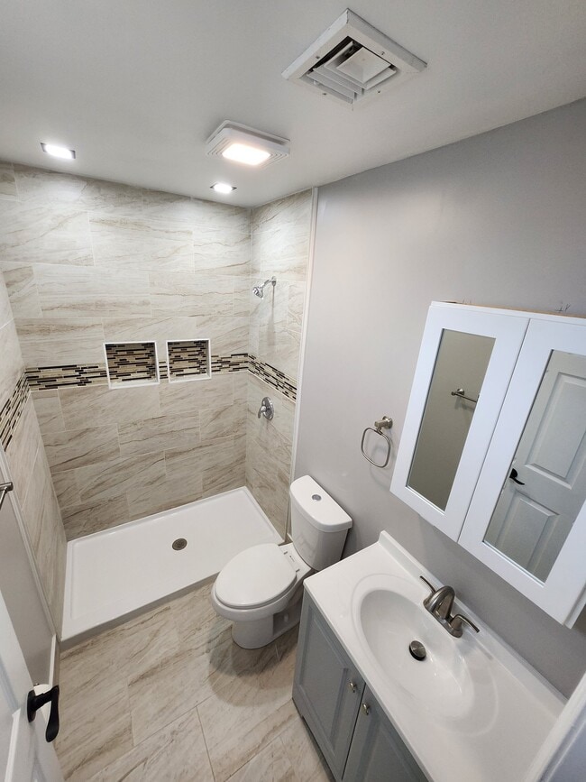 Building Photo - 995 Campbell Ave