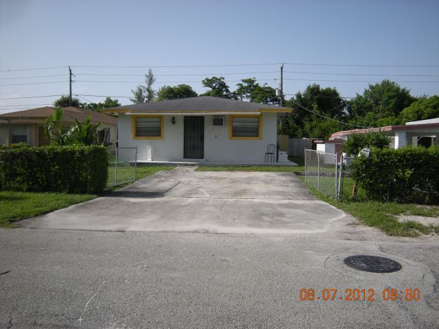 Large 3-2 house in Oakland Park - Large 3-2 house in Oakland Park