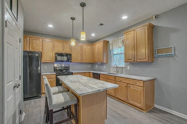 Foto del edificio - Comfort, Space & Convenience in Summerville