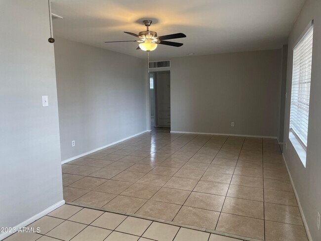 Building Photo - 1120 E Palo Verde Dr