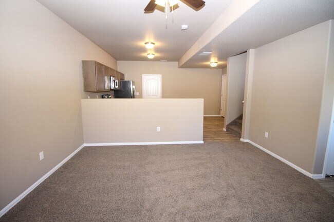 Building Photo - Brand New Townhome