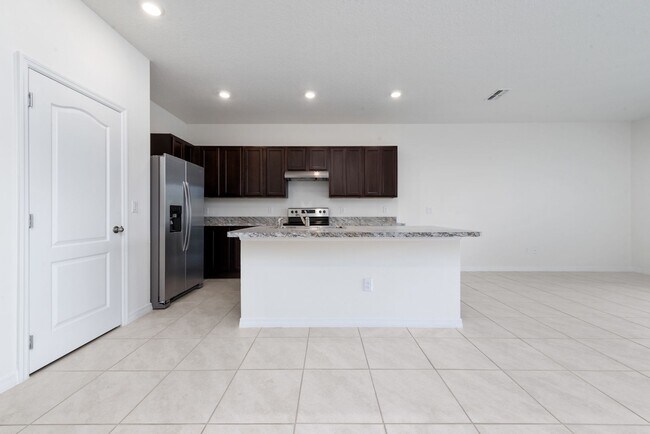 Foto del edificio - Nice 3/2.5 Townhouse with 1-Car Garage in Atria at Ridgewood Lakes FOR RENT !!!!