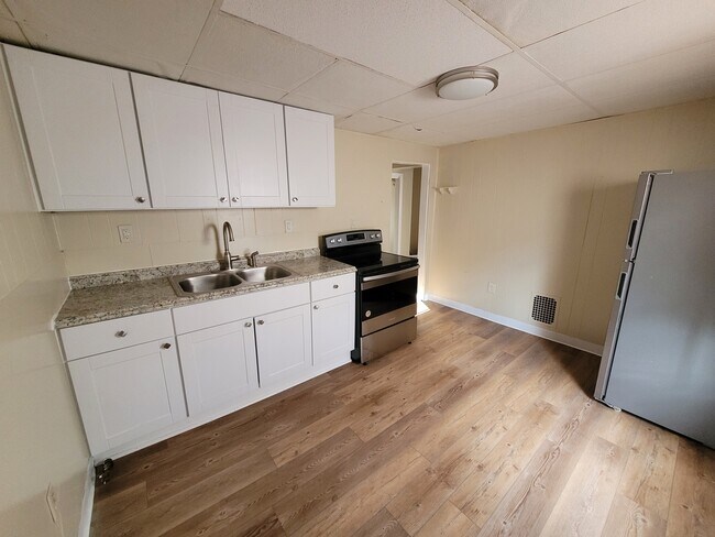 Building Photo - 309 S Burhans Blvd