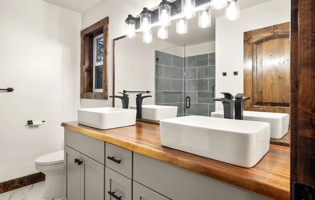 Foto del edificio - 84 Wedgewood Ln
