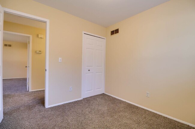 Building Photo - Sterling Heights brick ranch with 3 bedroo...