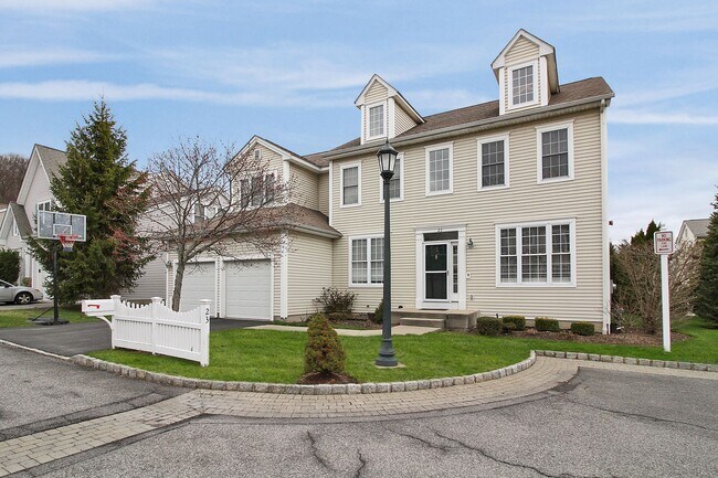 Building Photo - 23 Camelot Ct