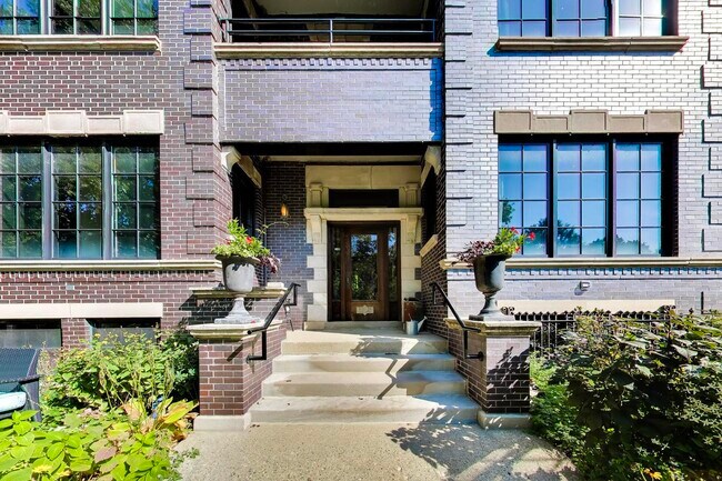 Building Photo - 1126 W Morse Ave