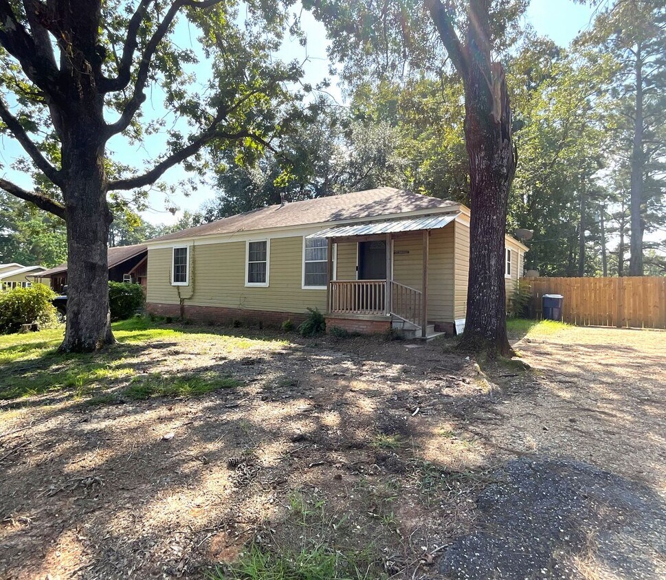 Primary Photo - 2105 Jean St