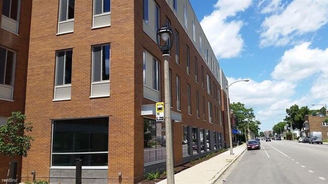 Building Photo - 456 E Brown St