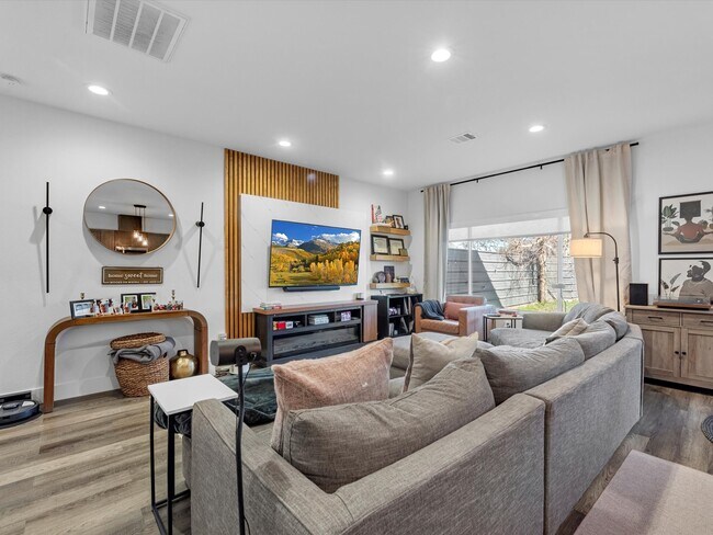 Foto del edificio - 2222 Wavell St