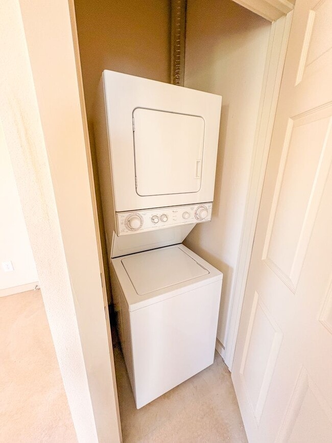 Building Photo - The Commons 1100-1200 W 16th St-8