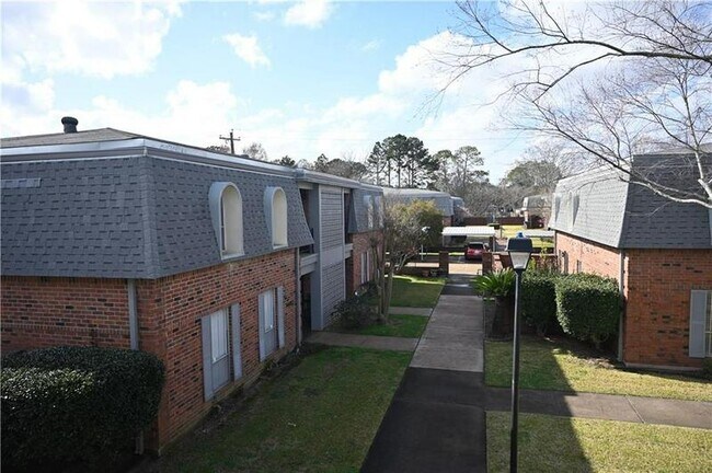 Foto del edificio - 4401 Heyman Ln
