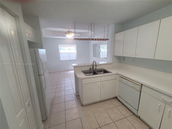Foto del edificio - 14385 SW 120th Ct