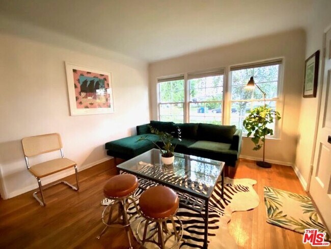 Foto del edificio - 6426 W 83rd St