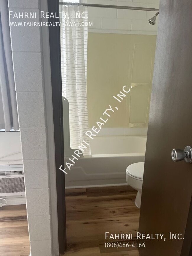 Building Photo - 2509 Ala Wai Blvd