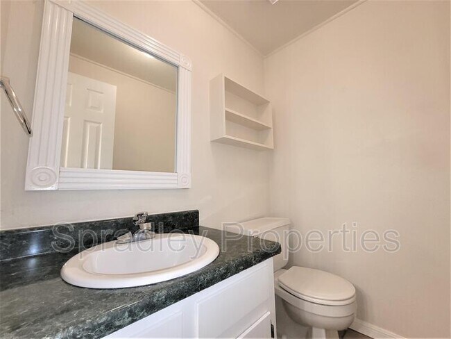 Building Photo - 1027 N Wall St