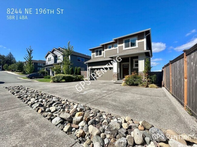 Foto del edificio - Luxury 5 Bedroom Home In Kenmore!