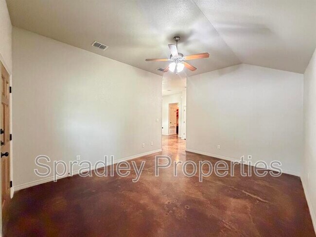 Building Photo - 215B Andy Ln