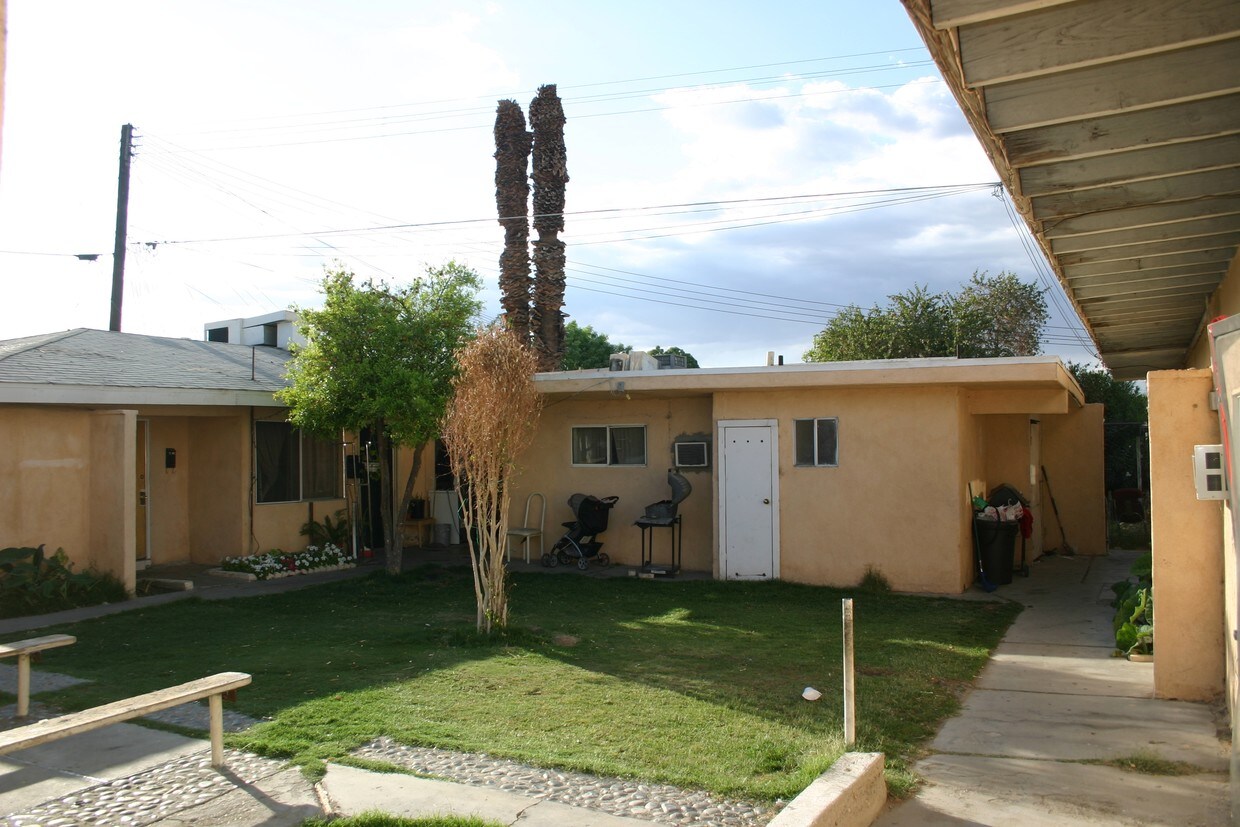 Foto del edificio - 85169-85171 Bagdad Ave