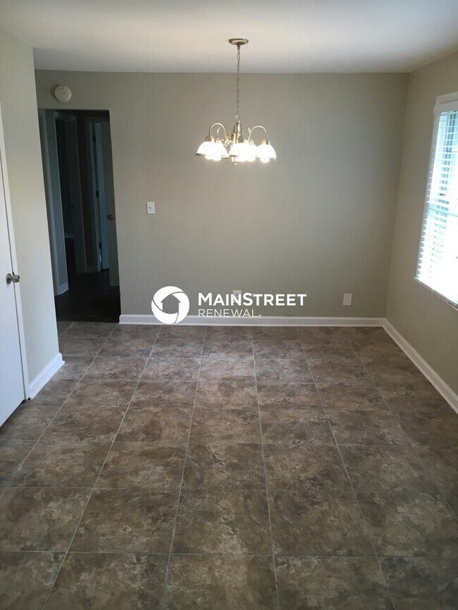 Foto del edificio - 3 Bedroom Pet-Friendly Home in Bessemer, A...