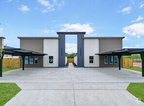 Building Photo - 2900 S Links Dr