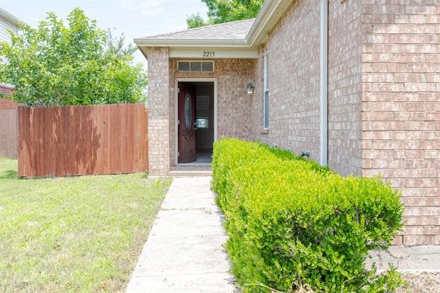Foto del edificio - 2213 Willow Dr