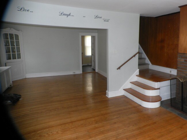 Building Photo - 127 E Providence Rd