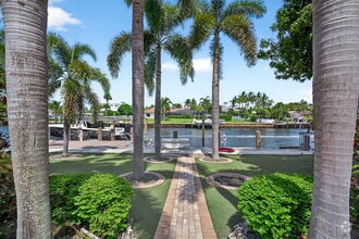 Building Photo - 728 Waterway Dr