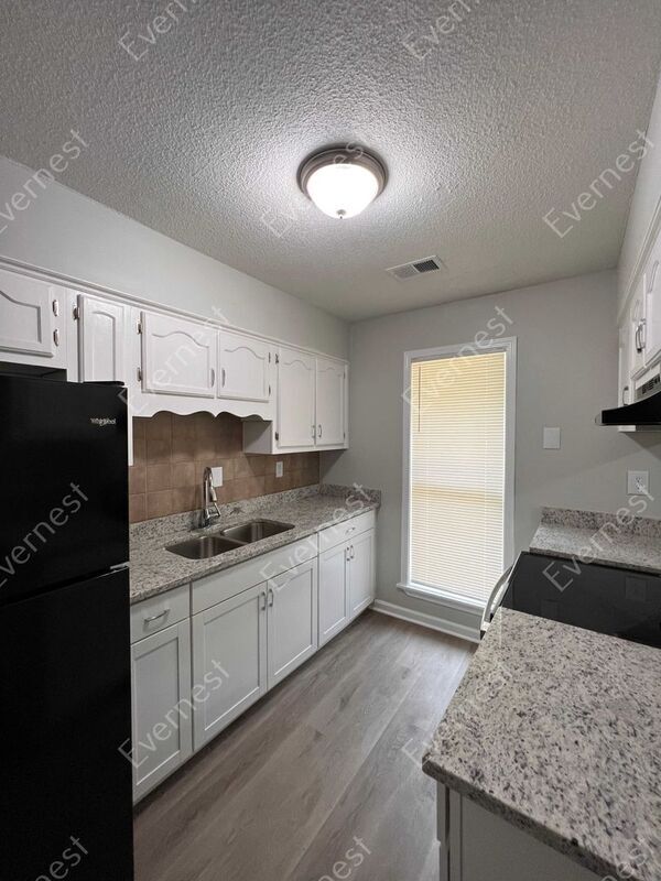 Building Photo - 6445 Collinwood Rd