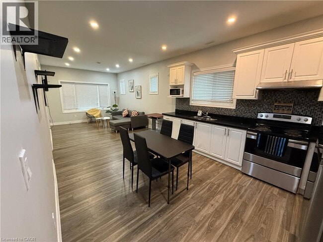 Building Photo - 106 Spadina Ave