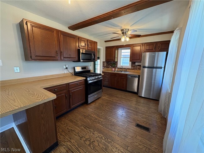 Building Photo - 602 Huntmere Dr