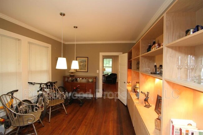 Building Photo - 664 Norwood St