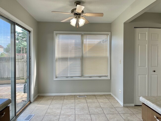 Building Photo - 1240 Robin Dr