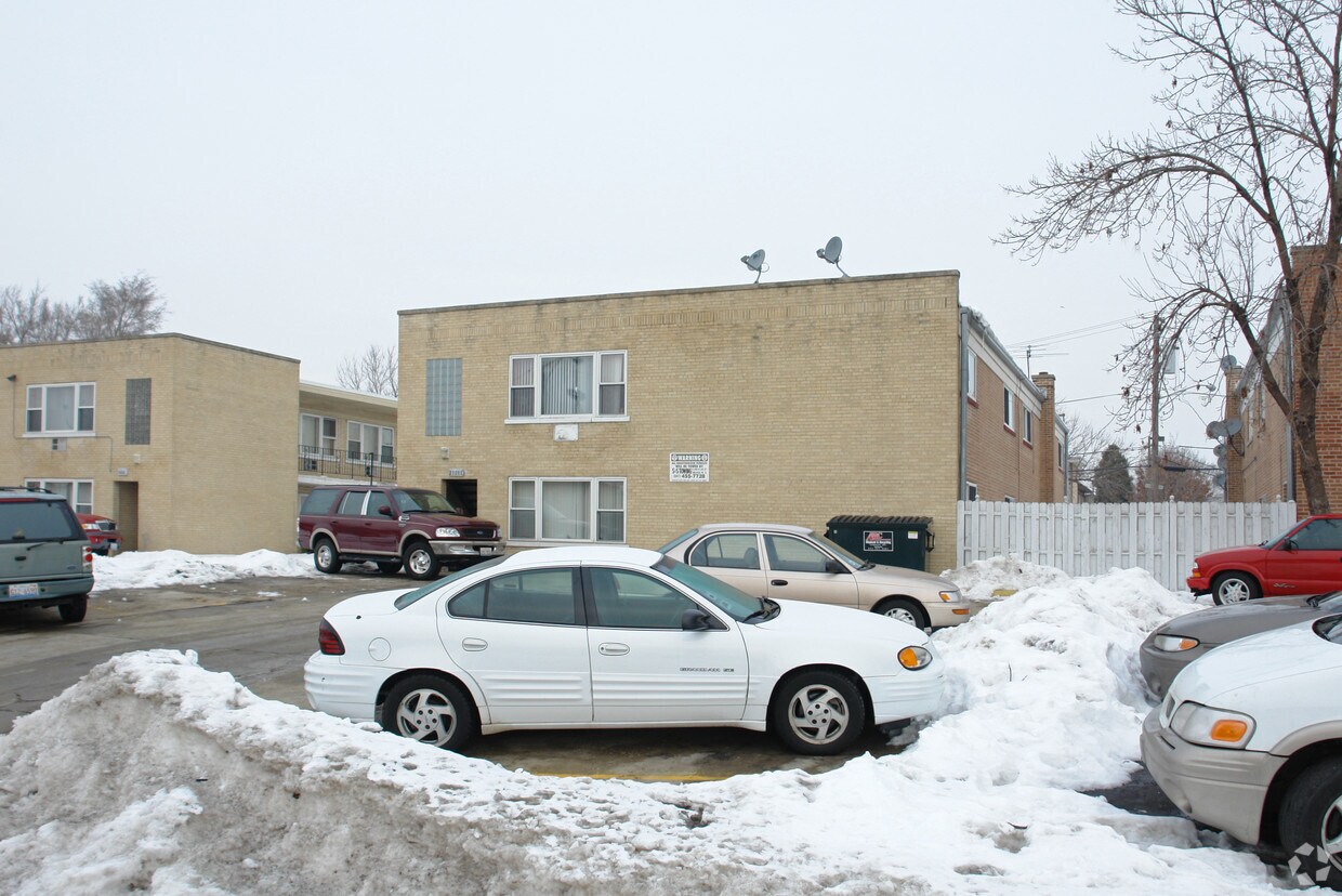 Foto del edificio - 10530 Crown Rd