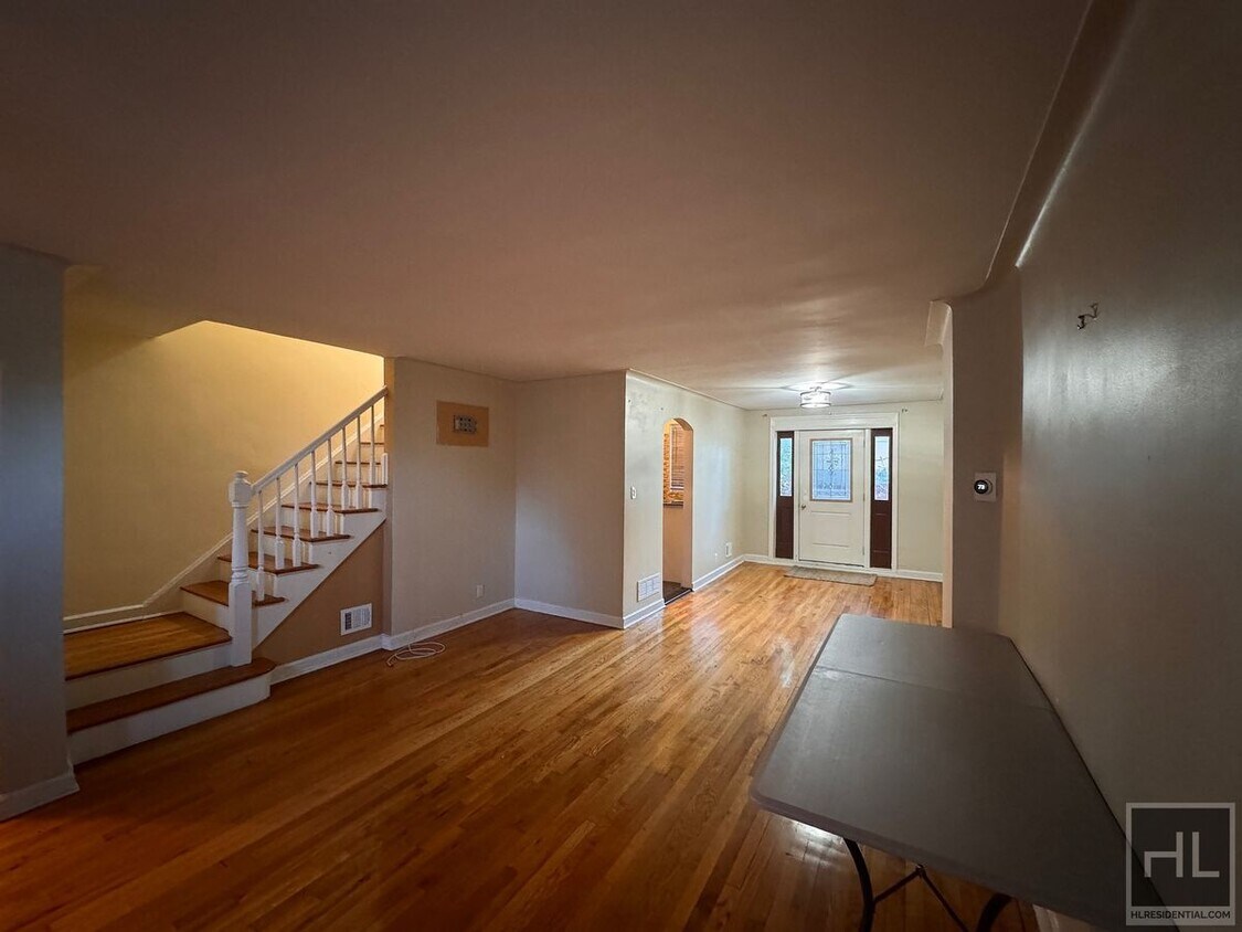 Primary Photo - Incredible 2 Bedroom PITMAN AVENUE