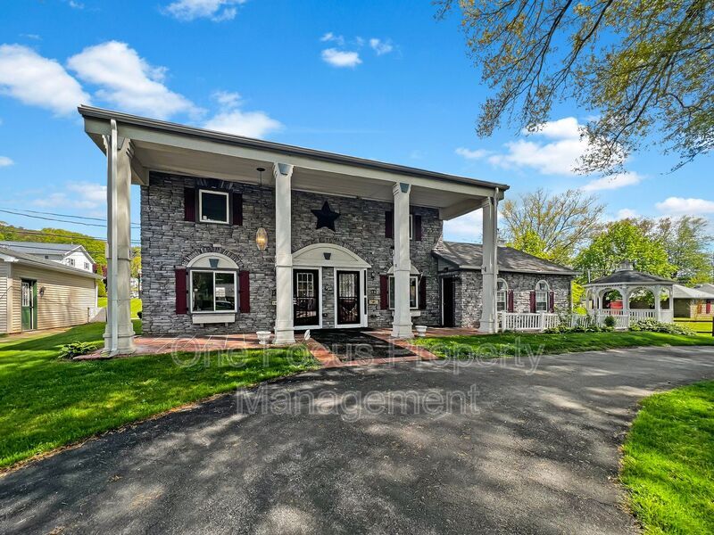 Foto principal - 2734 Dove St