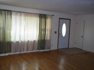 Building Photo - Newly remodeled