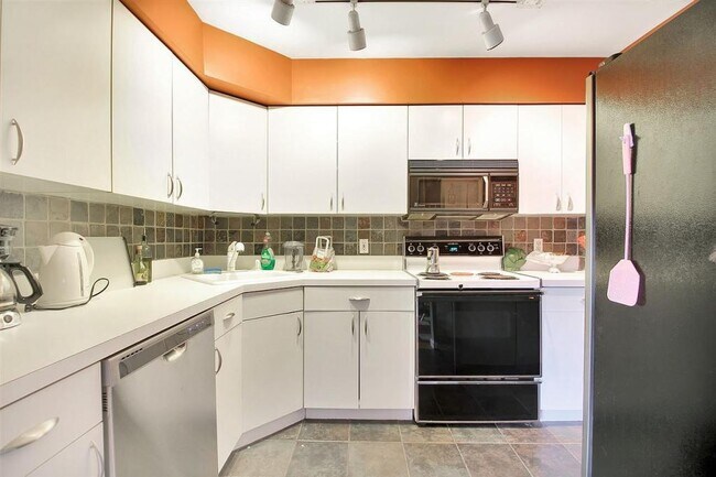 Building Photo - 22 69th Street c2