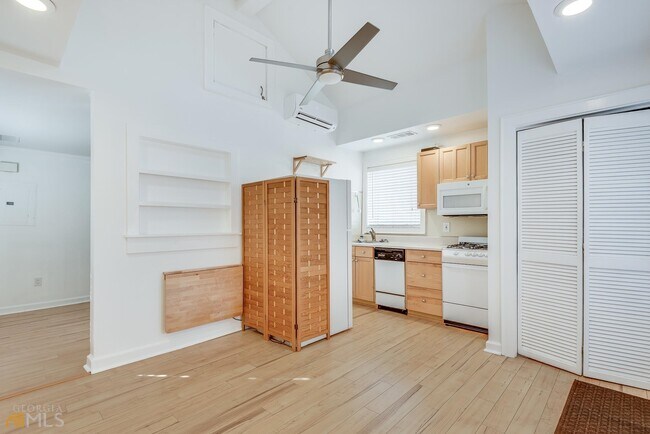 Foto del edificio - 1143 St Charles Pl NE