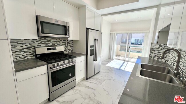 Building Photo - 5420 Sylmar Ave